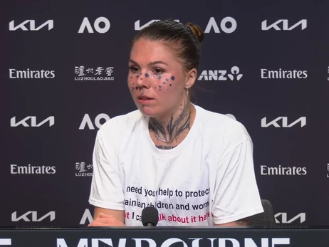 Украинская теннисистка пришла на пресс-конференцию Australian Open в футболке с призывом о помощи