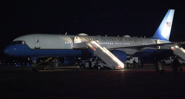 Літак Трампа, що летів до Давосу, розвернули над Атлантичним океаном