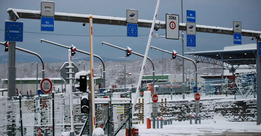 Украину покинули 290 тысяч человек в прошлом году – меньше, чем в 2024 году