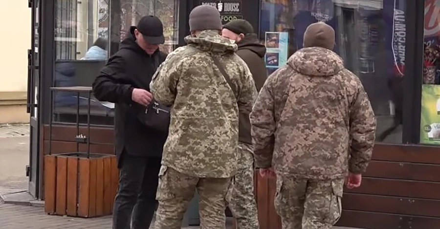 Мобілізація по-сусідськи: як працюватимуть селищні ТЦК та які їх повноваження