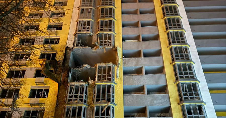 РФ атакувала у Києві житлові будинки, фабрику Roshen та лікарню - є загиблий та поранені