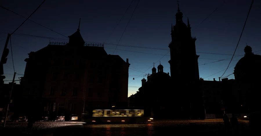 После ночной атаки в Киеве 88 тысяч абонентов остались без света, а 6 тысяч домов - без тепла