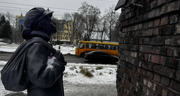 В Киеве пытались украсть таблички у памятника Анатолию Кузнецову, - автор