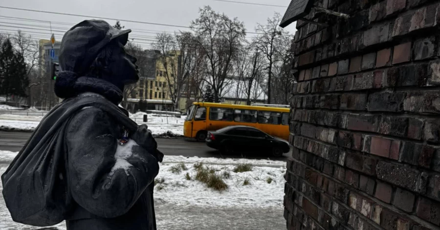 У Києві намагалися вкрасти таблички біля пам'ятника Анатолію Кузнєцову, - автор