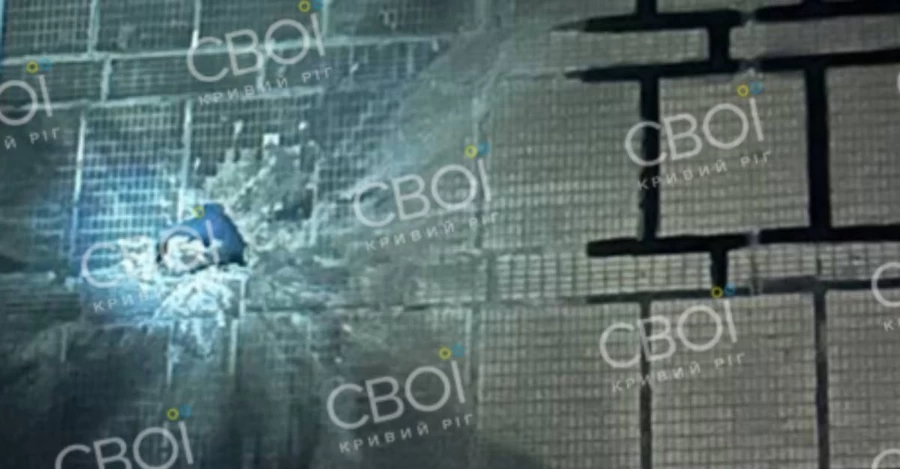 Російський дрон влучив у багатоповерхівку в Кривому Розі