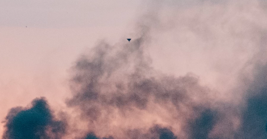 Росіяни вдарили по енергооб’єкту в Бродах - місто у диму