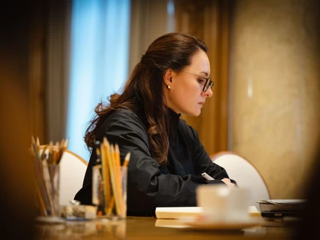 Вчителі по всій Україні отримають підвищені зарплати вже цього тижня, - Свириденко