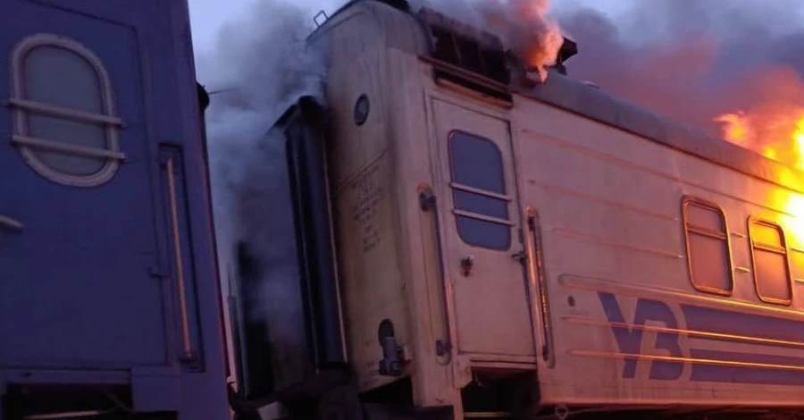 На Харківщині росіяни вдарили по пасажирському потягу, є постраждалі