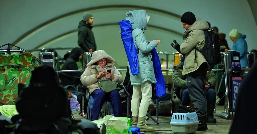 У Києві запровадили екстрені відключення світла - роботу метро зупинили, у місті перебої з водою