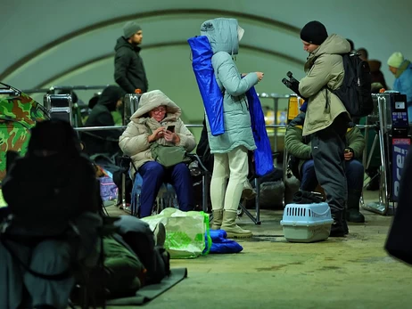 У Києві запровадили екстрені відключення світла - роботу метро зупинили, у місті перебої з водою