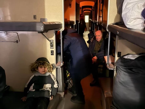 УЗ змінює маршрути поїздів та пересаджує людей на автобуси