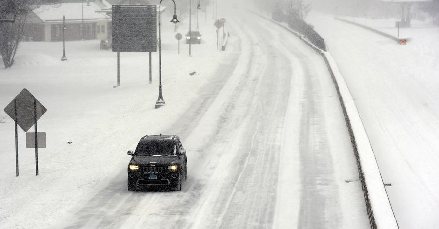США накрила нова снігова буря, в аеропортах скасували тисячі рейсів