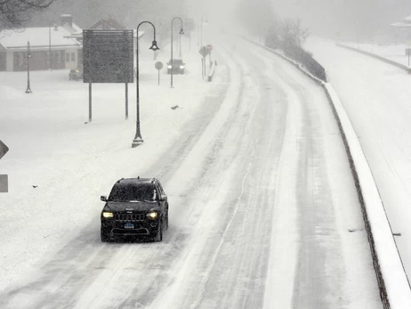 США накрила нова снігова буря, в аеропортах скасували тисячі рейсів