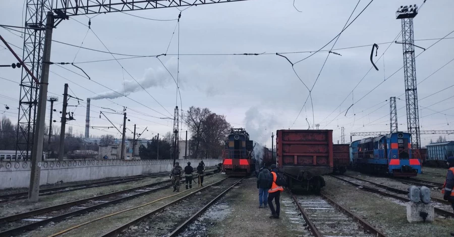 Росія вдарила по тепловозу і автомобілю з людьми у Запоріжжі  