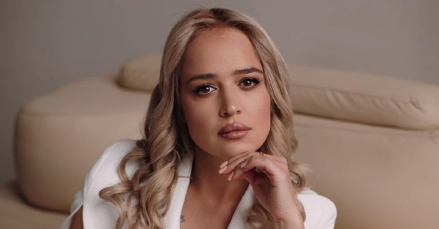 Беременная блогерша Инна Белень в слеза сообщила, что не смогла расписаться с любимым 