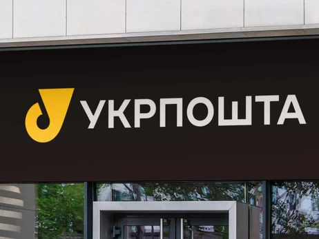 Укрпошта вчора презентувала новий логотип і всю ніч відбивалася від критики