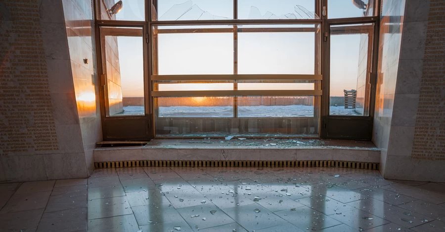 Під час нічного обстрілу у Києві пошкоджено Зал Слави Нацмузею історії України