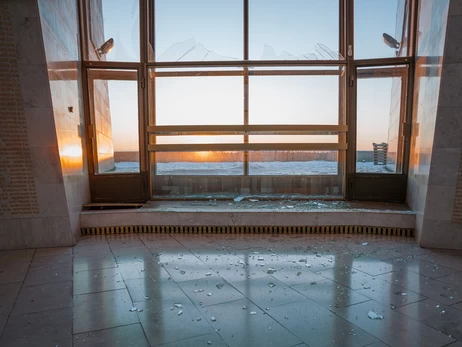 Під час нічного обстрілу у Києві пошкоджено Зал Слави Нацмузею історії України