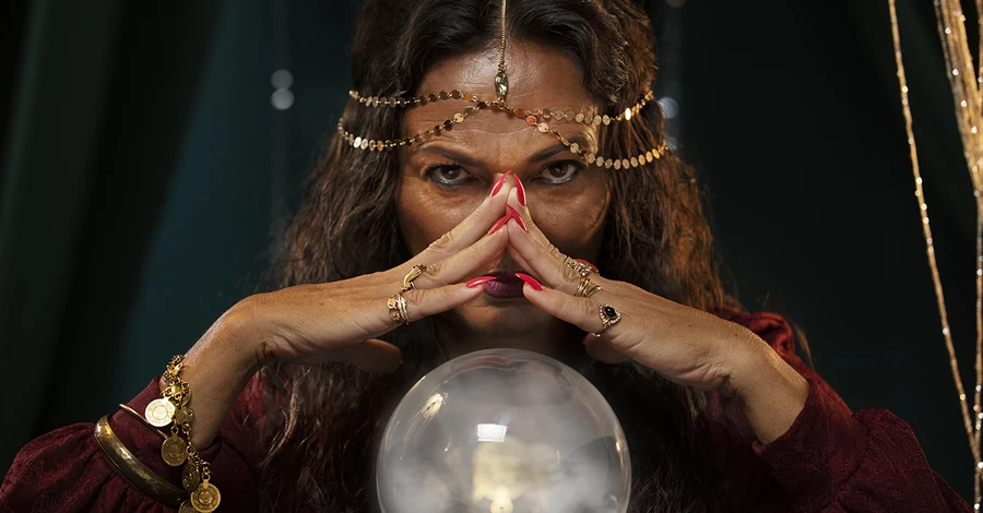 Политики и магия: ведьм и колдунов просят о власти, успехе и убрать конкурентов