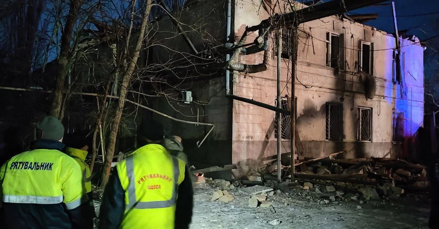 Россияне массированно атаковали Одессу: повреждены школа, детсад и жилищный сектор