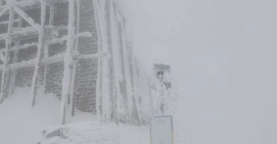 Орієнтири можуть зникнути за лічені хвилини - рятувальники застерігають туристів від походів в гори