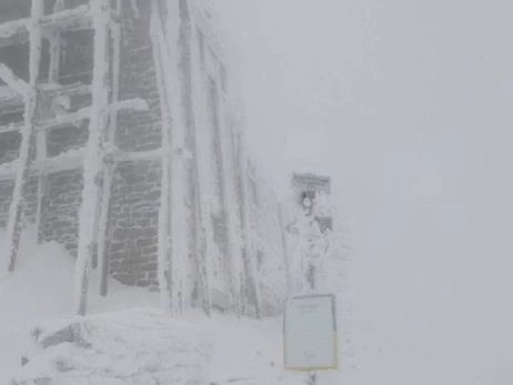 Орієнтири можуть зникнути за лічені хвилини - рятувальники застерігають туристів від походів в гори