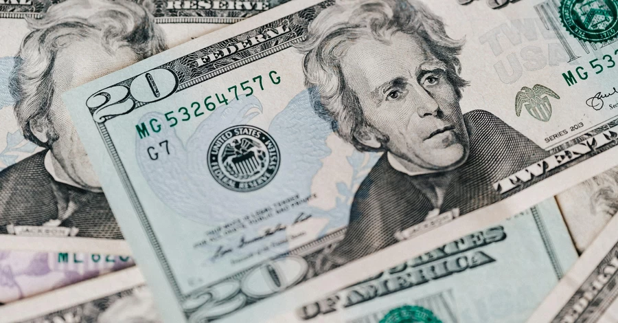 Долар у лютому: чи варто готуватися до нових курсових стрибків