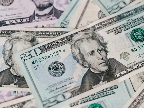 Долар у лютому: чи варто готуватися до нових курсових стрибків