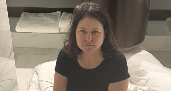 Посолка ЄС в Україні відповіла Захаровій, яка назвала “нееротичним” її фото у ванній під час атаки РФ