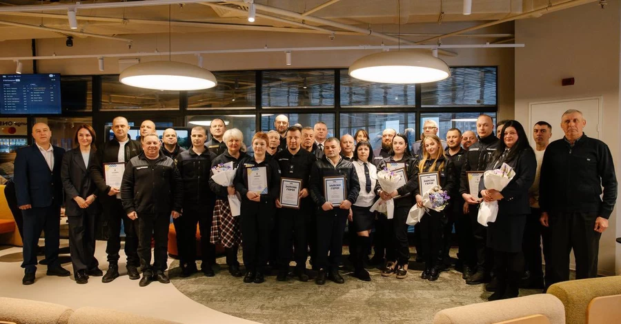 Залізничники, які ліквідовують наслідки атак РФ, отримуватимуть надбавку у 20 тисяч