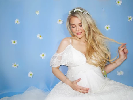 Алина Гросу рассекретила пол будущего ребенка в новом клипе