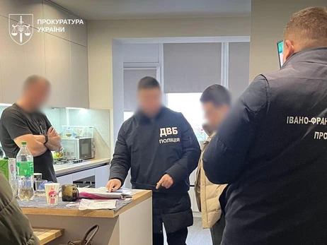 Поліцейський вкрав 2,7 млн грн держдопомоги у батька загиблої військової - його судитимуть