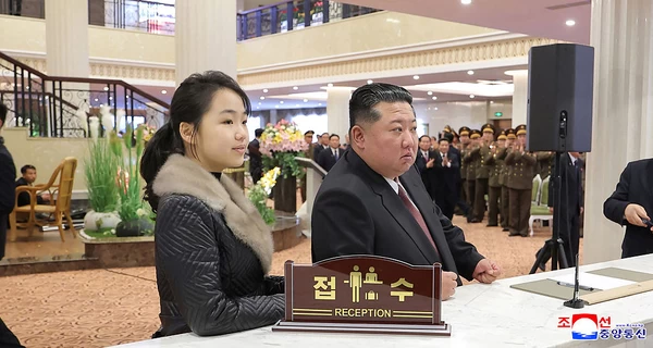 Ким Чен Ын закрепляет позицию дочери как потенциальной преемницы, - разведка Южной Кореи