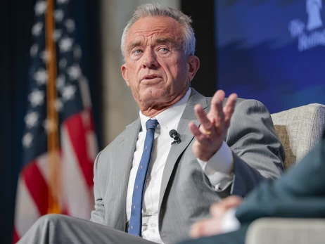 Глава МОЗ США заявив, що не боїться мікробів, адже «нюхав кокаїн із сидінь унітазів»