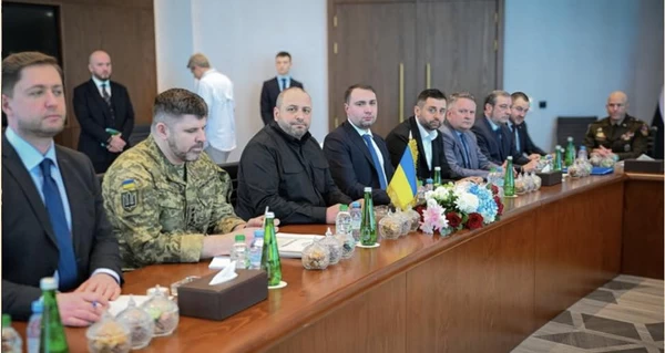 В Кремле назвали дату и место следующего раунда трехсторонних переговоров