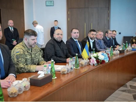 В Кремле назвали дату и место следующего раунда трехсторонних переговоров