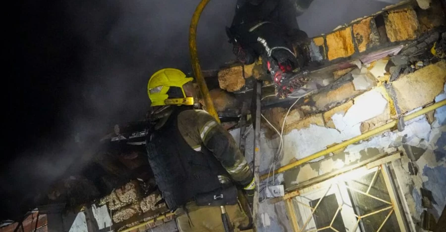 Росіяни вночі атакували житлові будинки в Одесі, загинула жінка