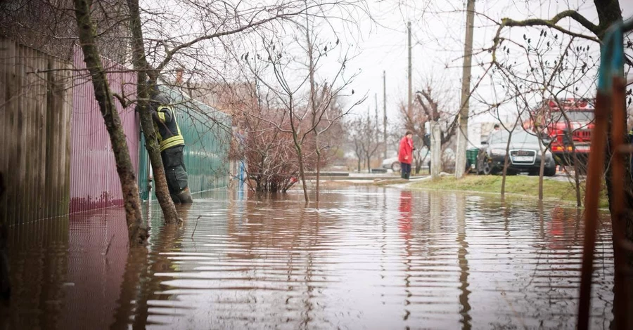 Харківську область накрили повені, житлові будинки йдуть під воду