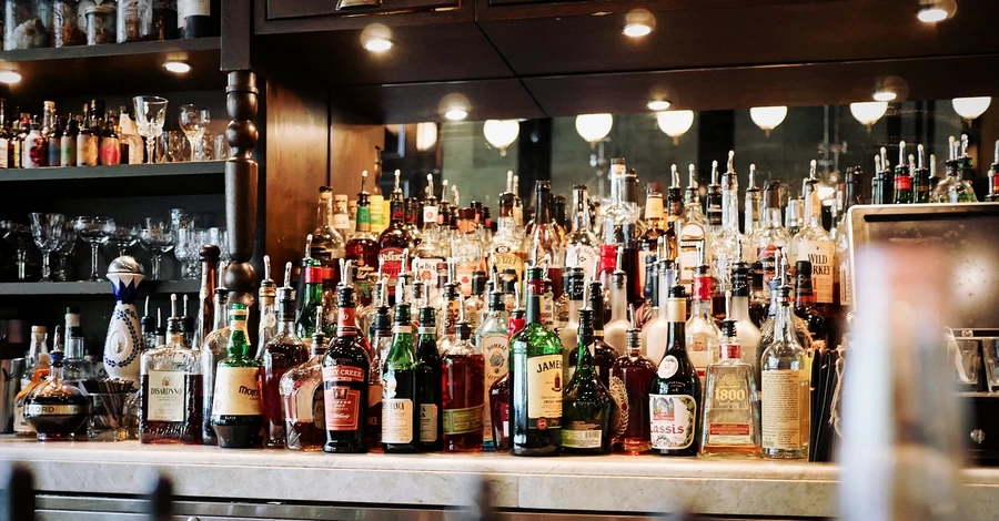 Покупайте, сколько хотите, но не пейте: о чем антиалкогольный план Кабинета министров