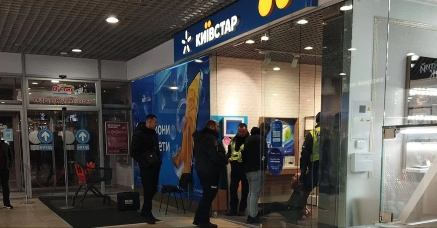 У ТЦ Хмельницького чоловік напав на охоронця, стрілянина не підтвердилася