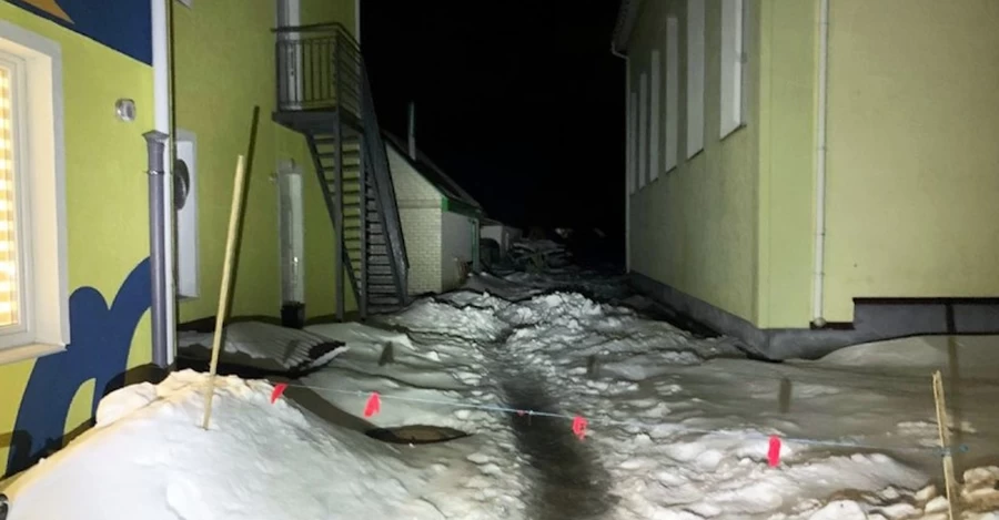 На Житомирщині дитина травмувалася через падіння снігу з даху дитсадка