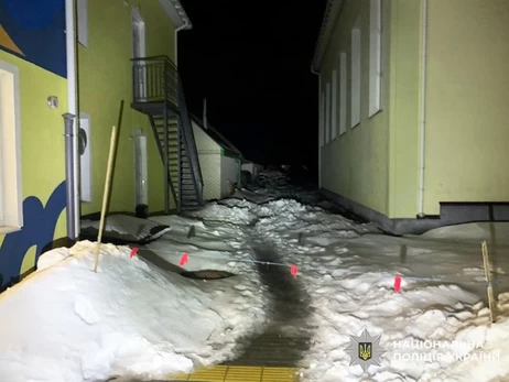 В Житомирской области ребенок травмировался из-за падения снега с крыши детсада