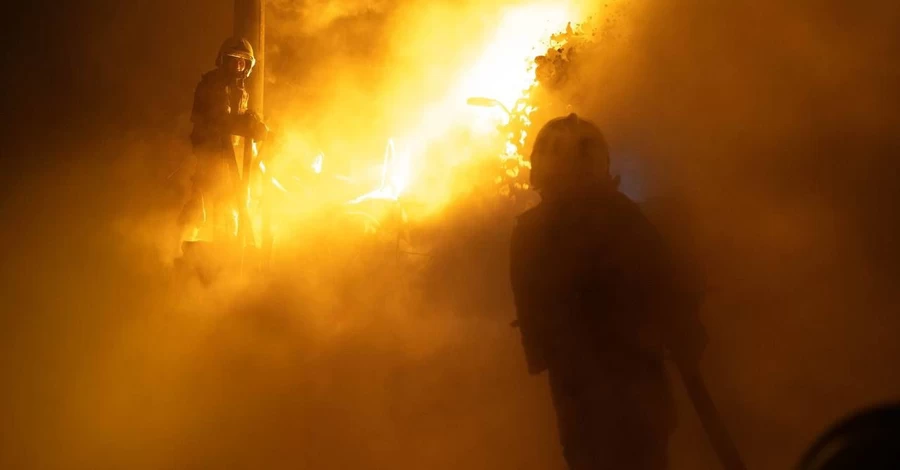 Ночные атаки РФ: в Одессе есть раненые и повреждена многоэтажка, в Днепре - пожар в админздании 