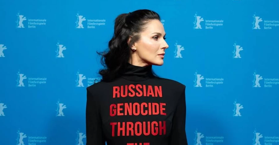 Маша Єфросиніна з'явилася на Берлінале у сукні з написом Russian genocide