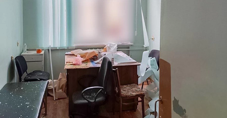  Россияне с ночи бьют ракетами по больнице в Херсоне, ранены медработники