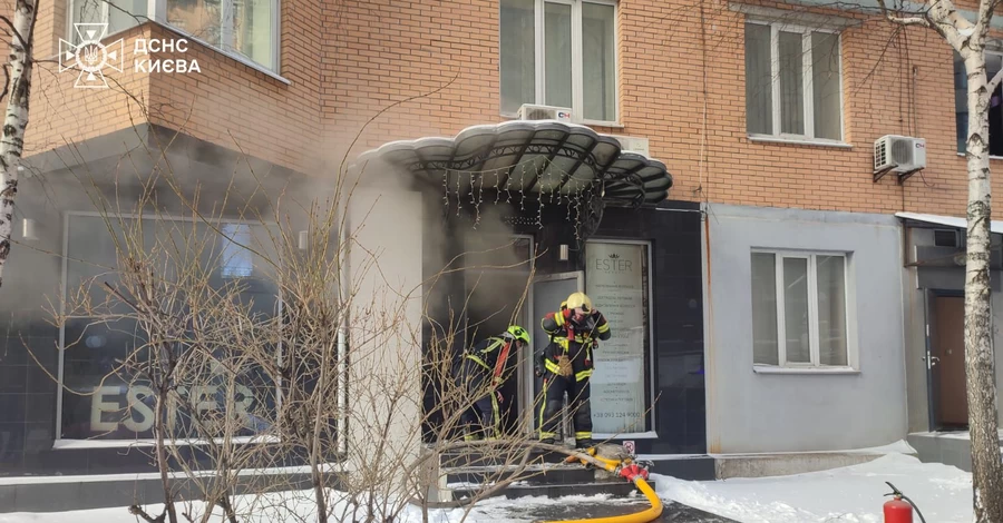 У Києві в салоні краси загорівся генератор
