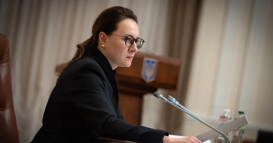 Вчителі з лютого почали отримувати збільшені оклади, другий етап підвищення - у вересні, - Свириденко