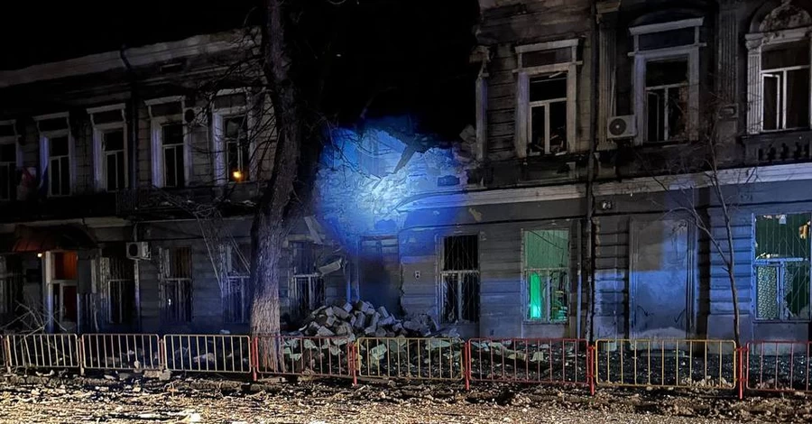 Россияне ударили дронами по Харькову, а в Одессе атаковали жилые дома и учебное заведение