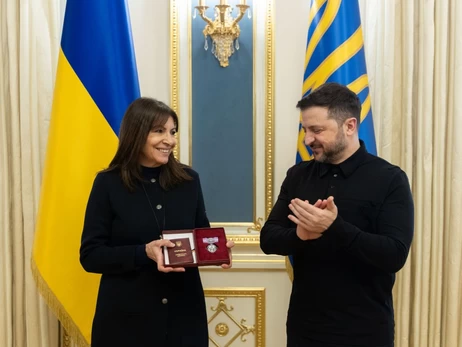 Зеленский наградил мэра Парижа орденом княгини Ольги