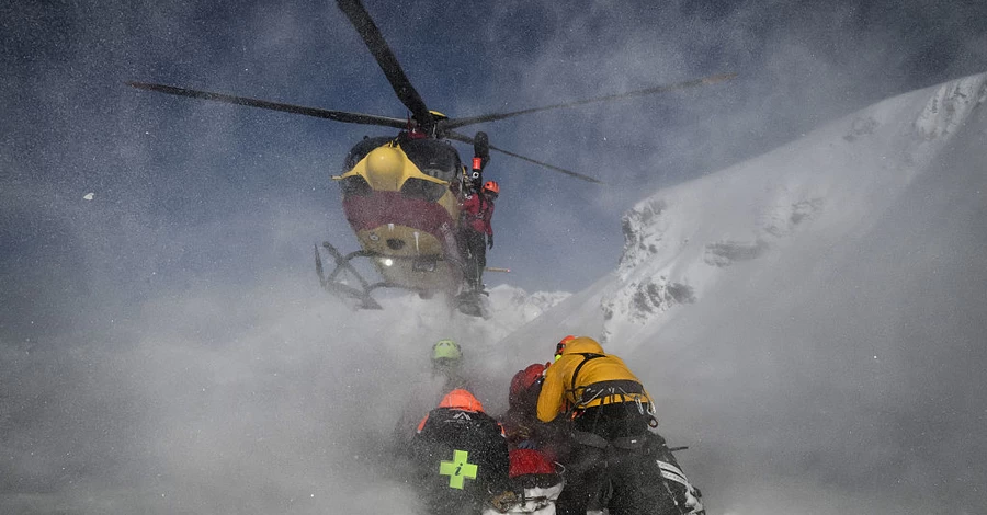 В Италии группу лыжников накрыло лавиной в Альпах, есть погибшие